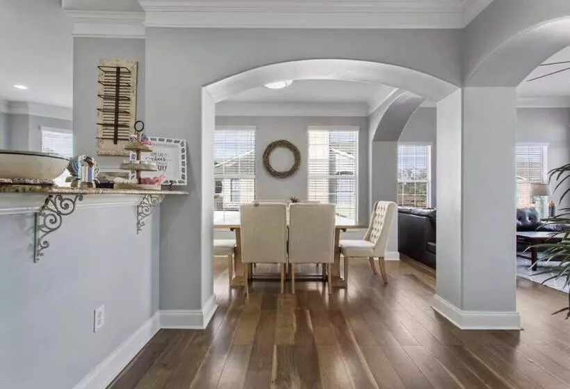 Luxury Condo In Gulfport