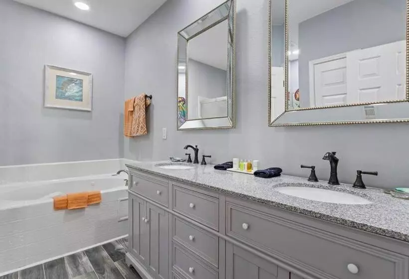 Luxury Condo In Gulfport