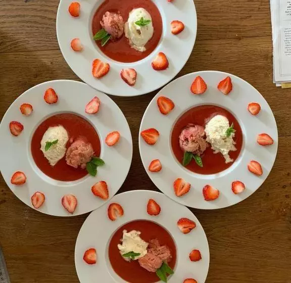 Majatalo Au Mas De Janita