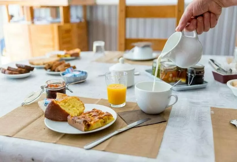 ベッドアンドブレックファースト Chambres Et Table D Hôtes Floromel La Souterraine En Rez De Chaussee