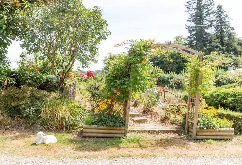 ベッドアンドブレックファースト Chambres Et Table D Hôtes Floromel La Souterraine En Rez De Chaussee