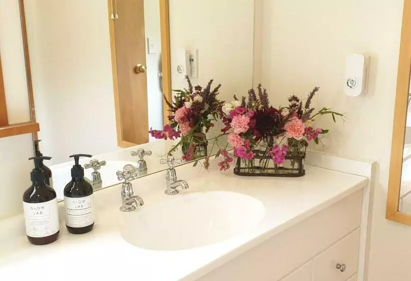 Majatalo Ddog Vineyard & Bnb