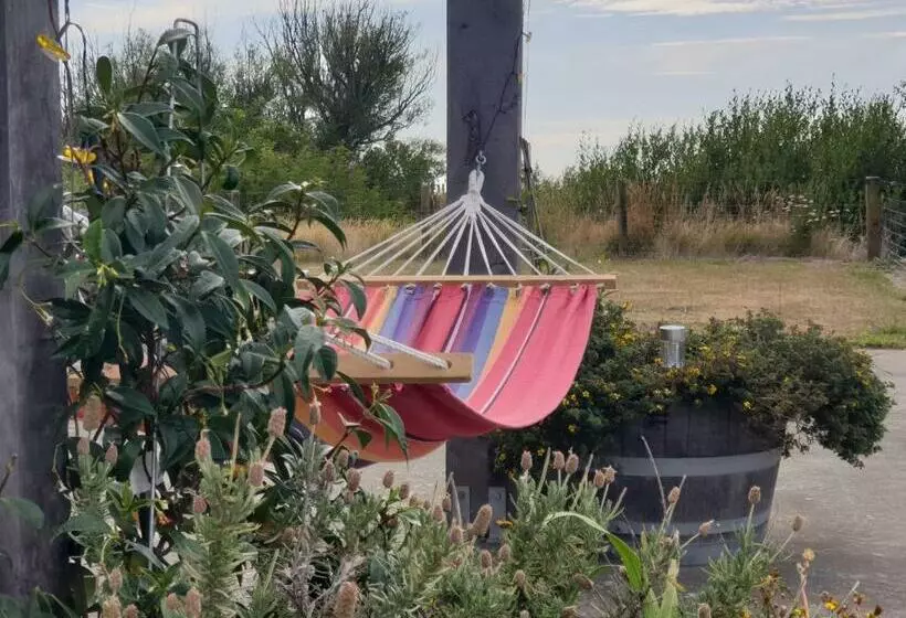 Majatalo Ddog Vineyard & Bnb