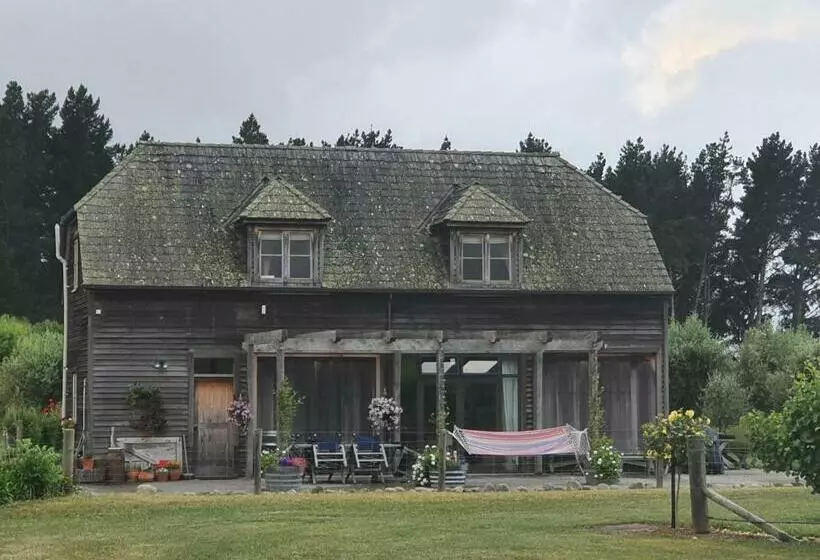 Majatalo Ddog Vineyard & Bnb