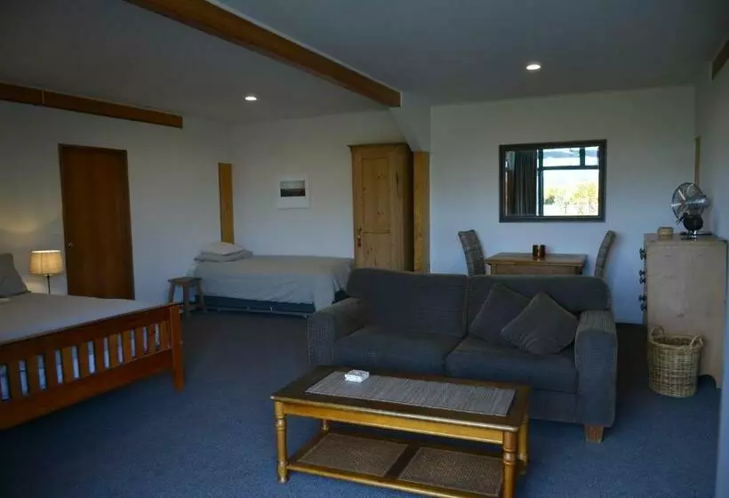 Majatalo Ddog Vineyard & Bnb