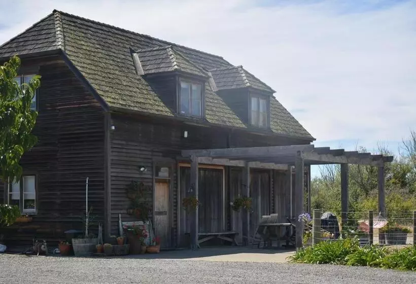 Majatalo Ddog Vineyard & Bnb