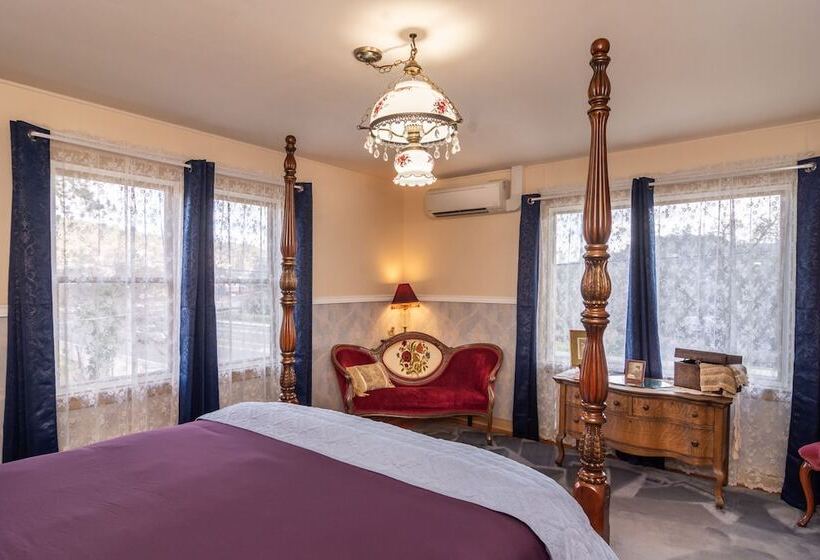 펜션 Historical John Rast House Circa 1875