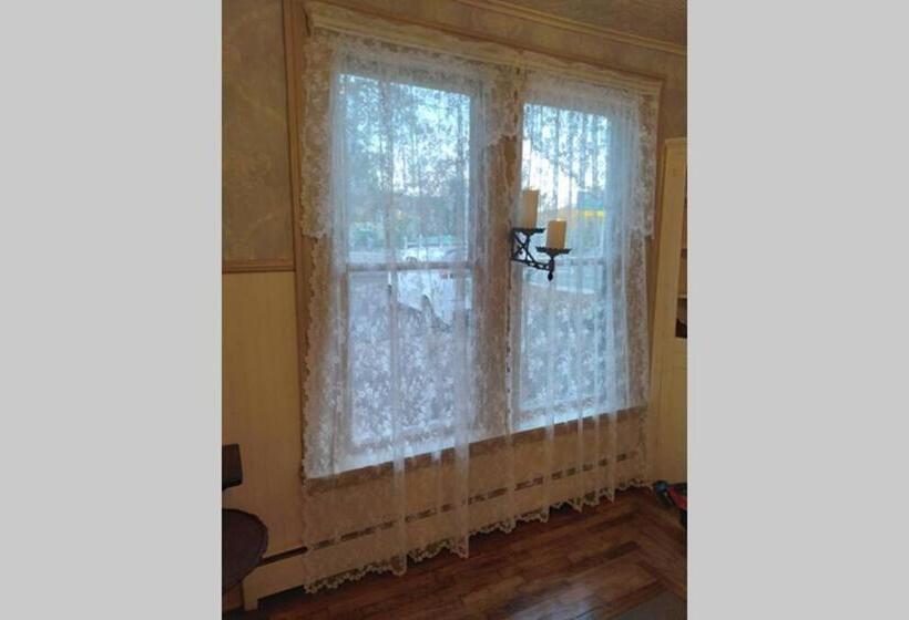 펜션 Historical John Rast House Circa 1875