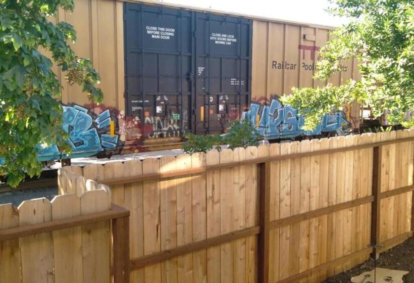 펜션 Historical John Rast House Circa 1875