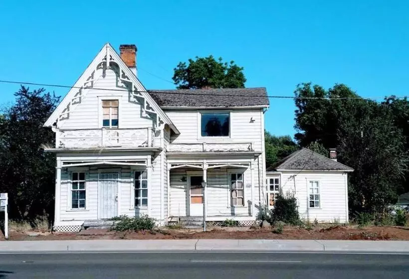 Majatalo Historical John Rast House Circa 1875