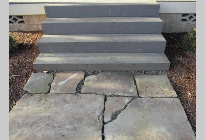 펜션 Historical John Rast House Circa 1875