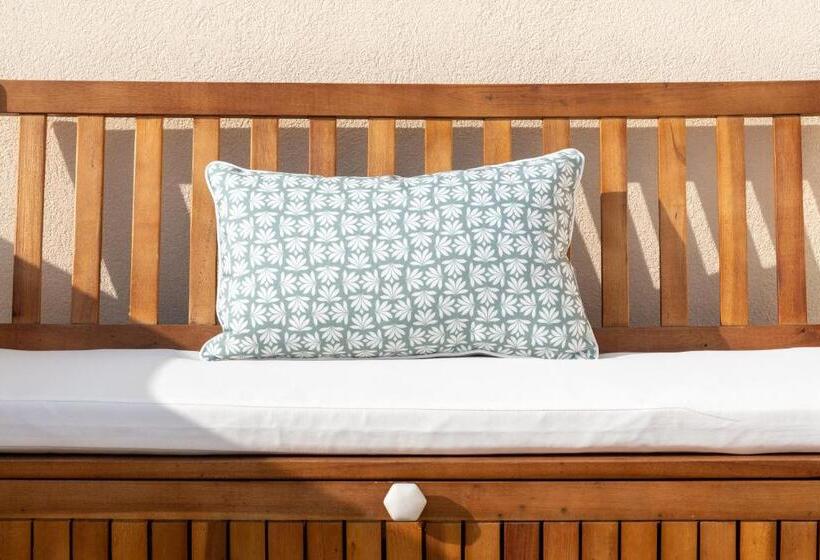 פנסיון Longo Suites