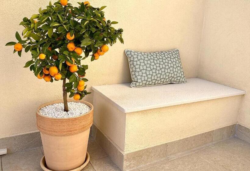 פנסיון Longo Suites