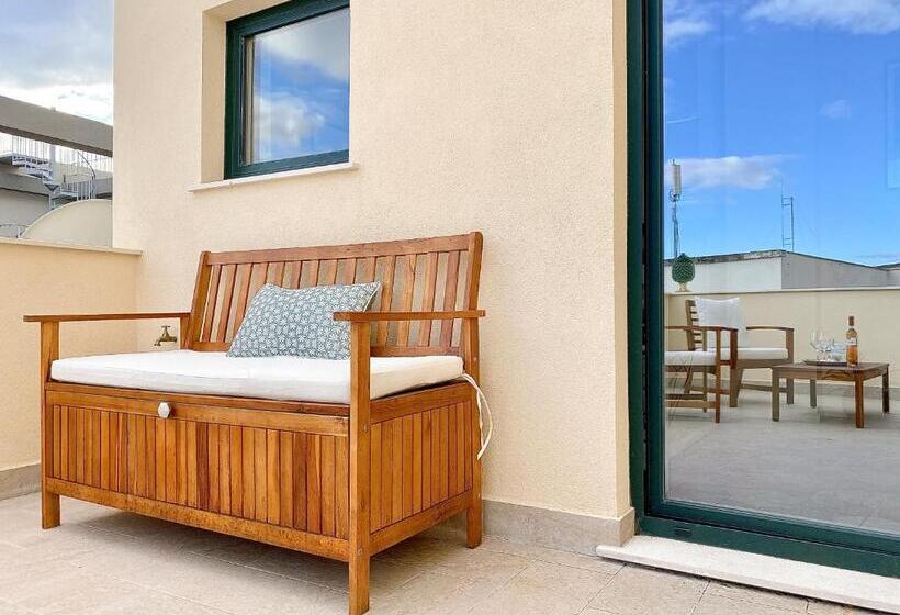 פנסיון Longo Suites