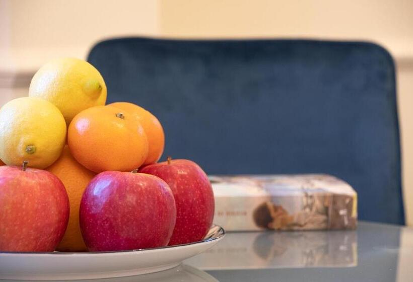 פנסיון Longo Suites