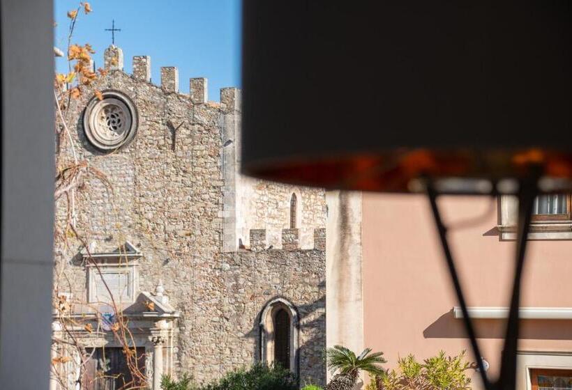 פנסיון Longo Suites