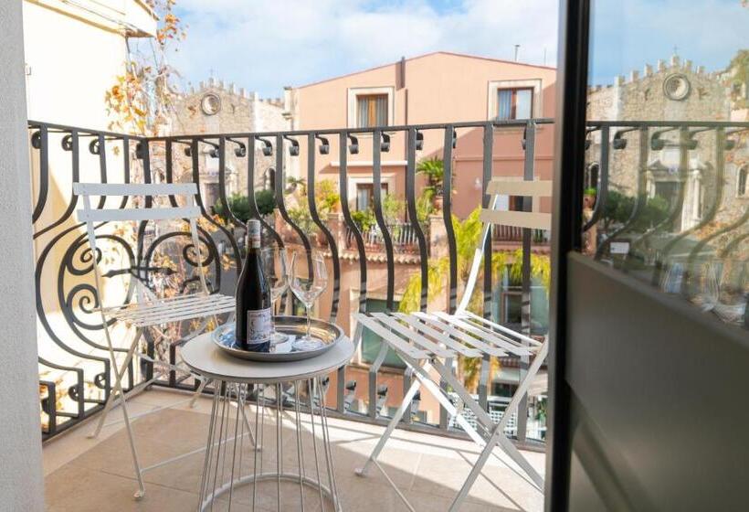 פנסיון Longo Suites