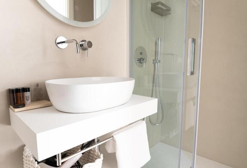 פנסיון Longo Suites