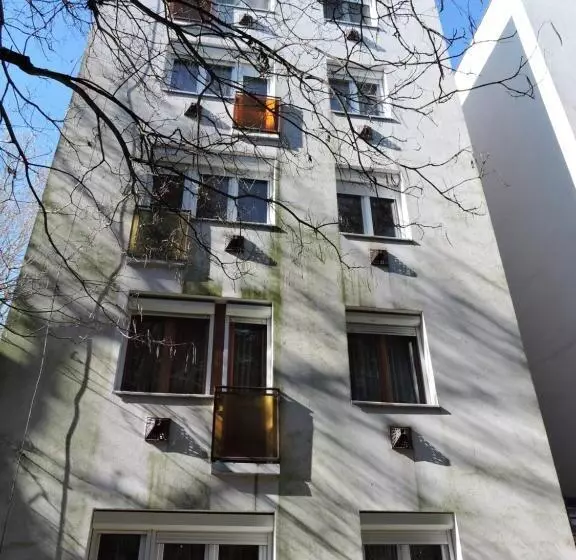 ペンション Melinda Apartman