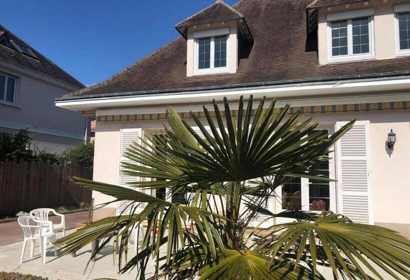 ベッドアンドブレックファースト Chambre D Hôtes De Verdigné Piscine Chauffée Parking Wifi