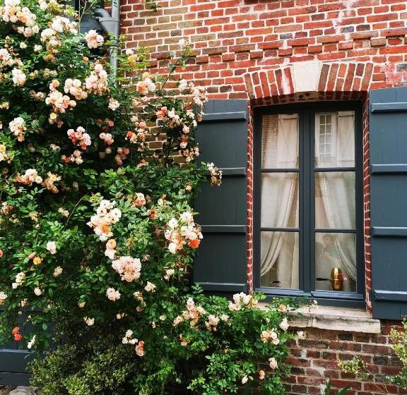 تختخواب و صبحانه Chez Hortense