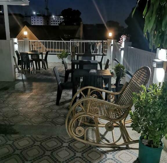 Bed and Breakfast Flipflops Hostel