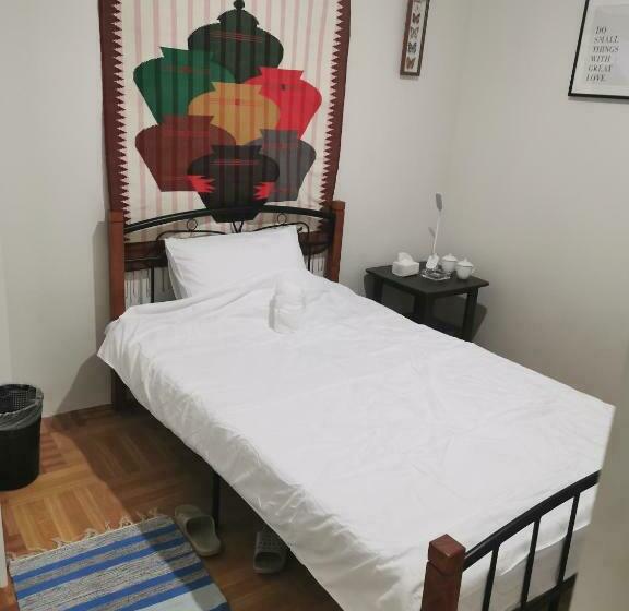 Bed and Breakfast Flipflops Hostel