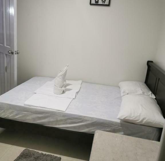 Bed and Breakfast Flipflops Hostel