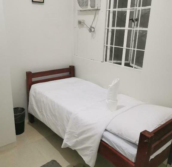 Bed and Breakfast Flipflops Hostel