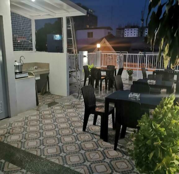 Bed and Breakfast Flipflops Hostel