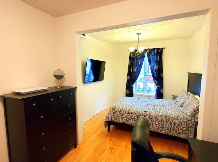 تختخواب و صبحانه Maison Montplaisir