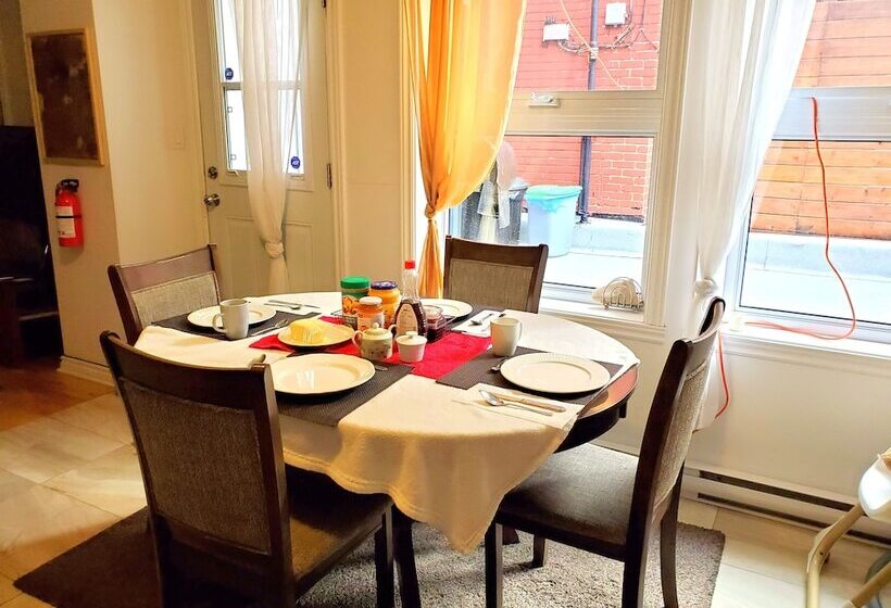 تختخواب و صبحانه Maison Montplaisir