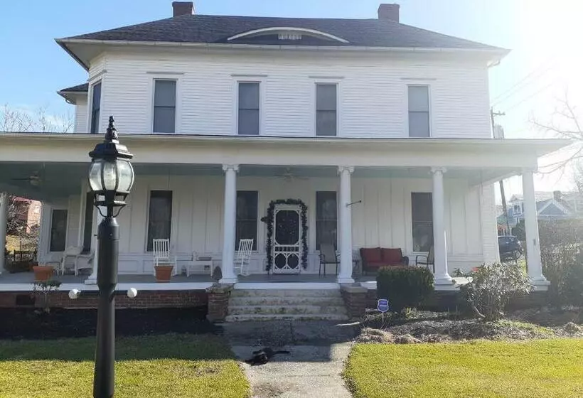 Majatalo Queens Chamber W King Heavenly Bed At Nottingham Place In Wise