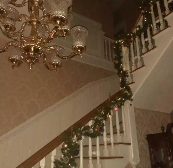 Majatalo Queens Chamber W King Heavenly Bed At Nottingham Place In Wise