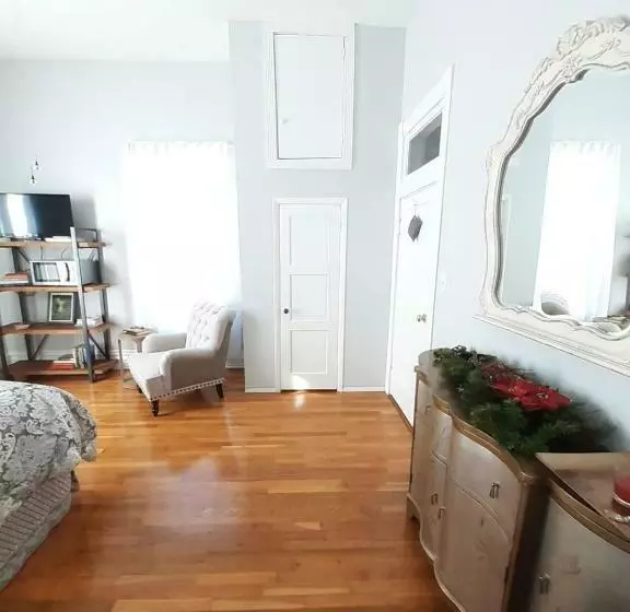 Majatalo Queens Chamber W King Heavenly Bed At Nottingham Place In Wise