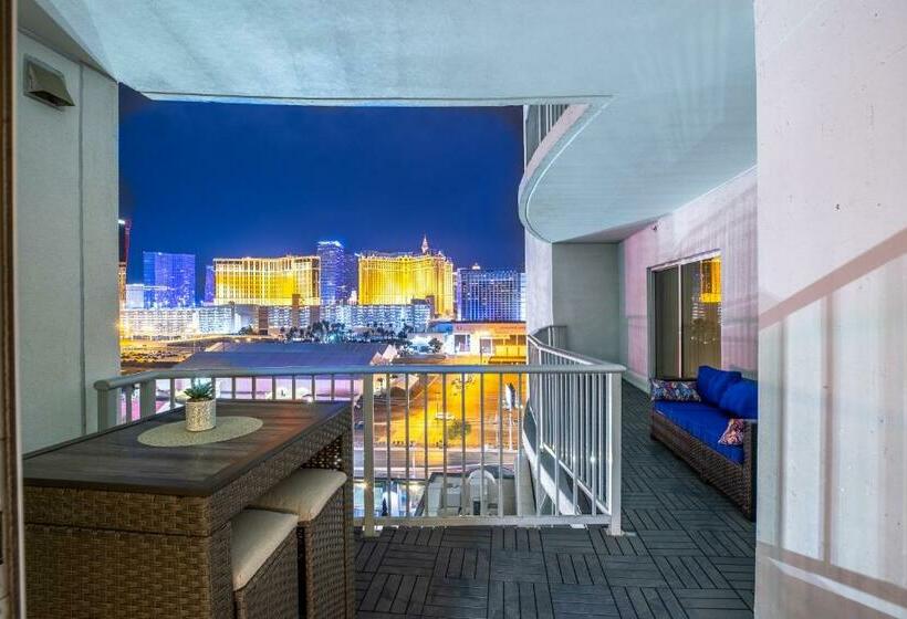 2100 Sqft Penthouse Suite W/ Strip Views! Pool Gym