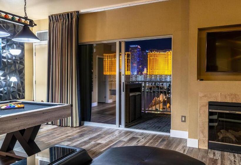 2100 Sqft Penthouse Suite W/ Strip Views! Pool Gym