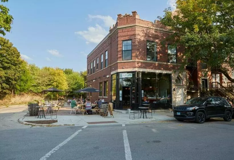 Retkeilymaja The Leavitt Street Inn & Tavern