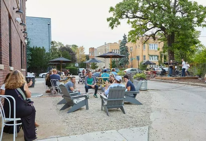 هاستل The Leavitt Street Inn & Tavern