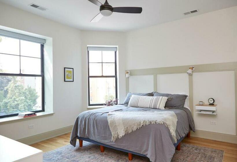 Общежитие The Leavitt Street Inn & Tavern