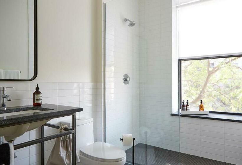 Общежитие The Leavitt Street Inn & Tavern