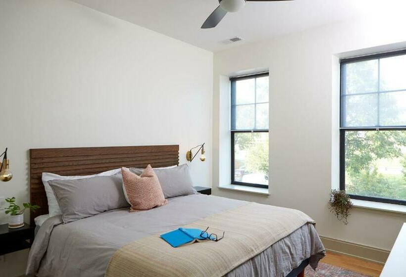 Общежитие The Leavitt Street Inn & Tavern