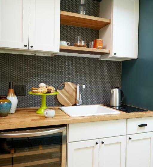 Общежитие The Leavitt Street Inn & Tavern