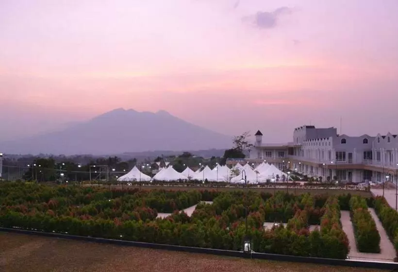 Hotel Chevilly Resort & Camp