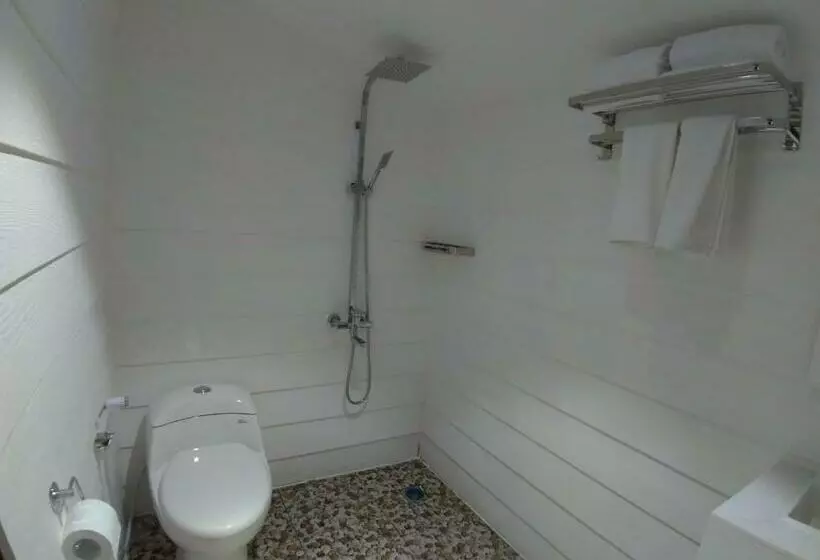 Hotel Chevilly Resort & Camp