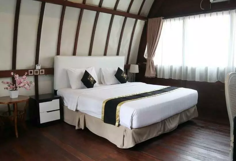 Hotel Chevilly Resort & Camp