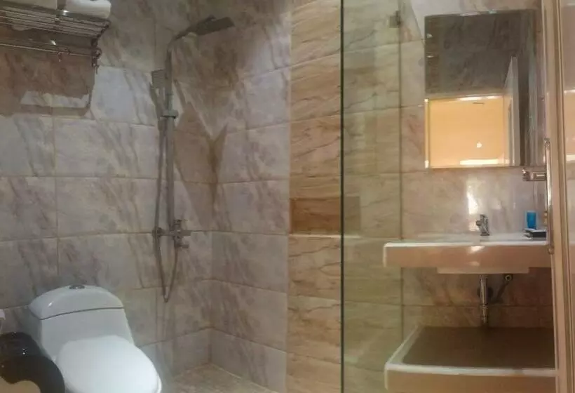 Hotel Chevilly Resort & Camp