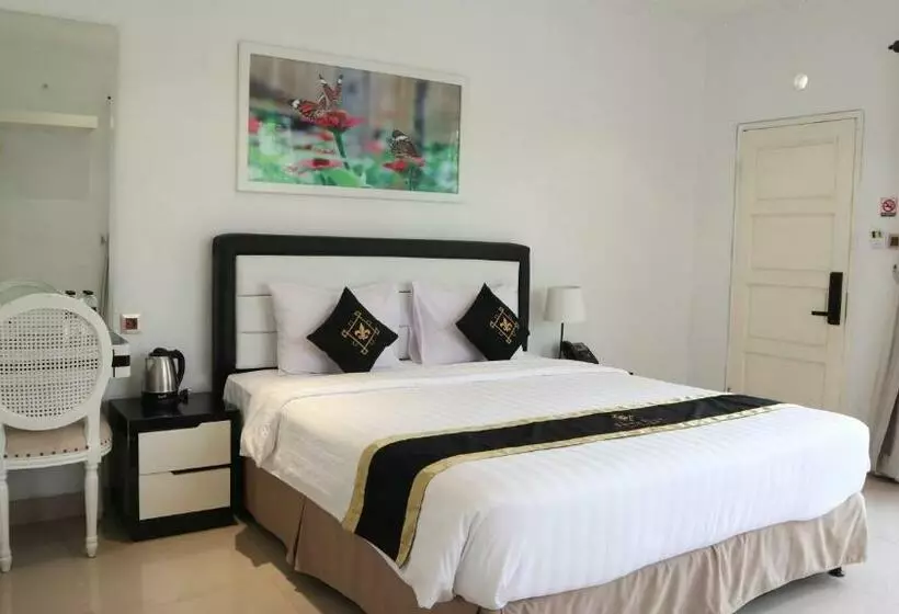 Hotel Chevilly Resort & Camp