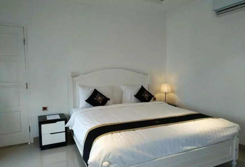 Hotel Chevilly Resort & Camp