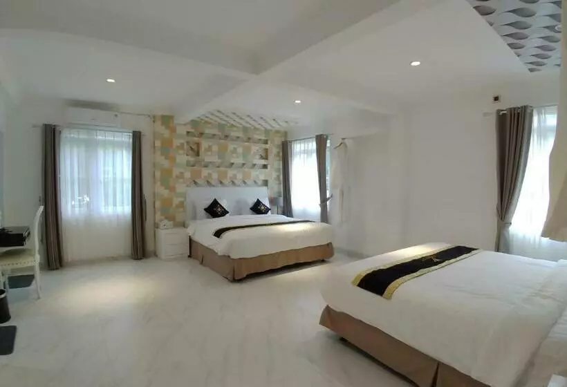 Hotel Chevilly Resort & Camp